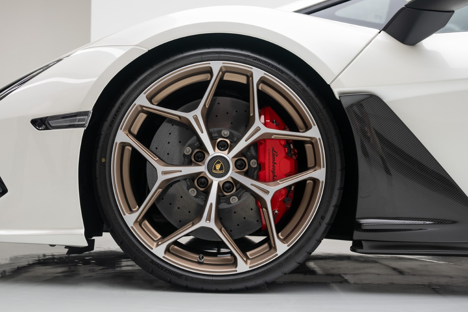 2024 LAMBORGHINI REVUELTO. FULL CARBON FIBER. STUNNING SPEC. MAIN DEALER WARRANTY AND SERVICE.